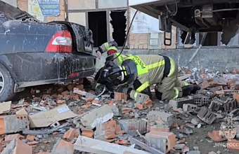 Спасатели обследовали 300 квартир и эвакуировали 15 авто после взрыва в доме в Махачкале