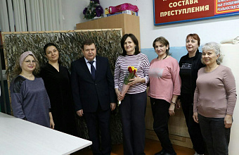 Глава Кизляра поздравил с 8 Марта тружениц «фронтового» цеха