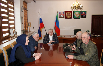 Глава Ахвахского района Магомед Муртазалиев встретился с участником СВО