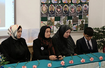 В образовательных учреждениях Казбековского района продолжают проводить «уроки мужества»