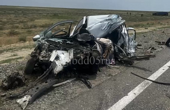 Водитель легковушки погиб при столкновении с грузовиком в Дагестане