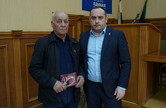 В Каякентском районе передали награды родственникам погибших на СВО бойцов