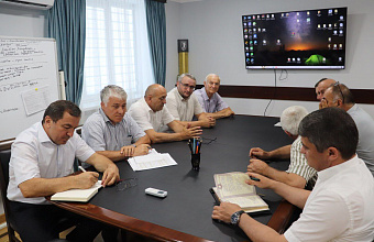 Глава Кизилюртовского района Рустам Татарханов провел аппаратное совещание