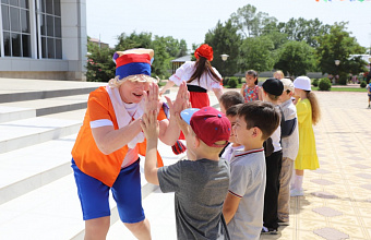 В День защиты детей праздничной программой охватили свыше 10 тысяч детей Кизлярского района