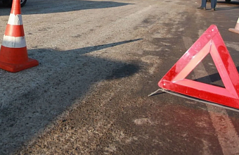 Две женщины пострадали при столкновении автомобиля с опорой ЛЭП в Дагестане