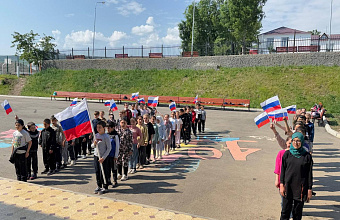 В пришкольных лагерях Казбековского района отметили День России