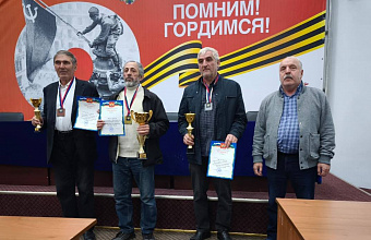 В Махачкале провели турнир по шашкам ко Дню народного единства