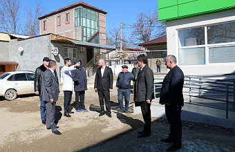 Парламентская делегация ознакомилась с деятельностью объектов здравоохранения Казбековского района