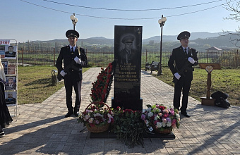 В селе Губден открыли памятник Герою России Абдулмалику Магомедову