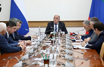 В Дагестане планируют наладить производство школьной формы из тканей с шерстью