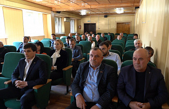 На очередной сессии Собрания депутатов Хасавюрта обсудили бюджет, зарплаты и новые планы