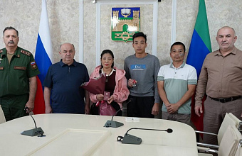 Присвоенный посмертно военнослужащему из Вьетнама орден Мужества передан его семье в Хасавюрте