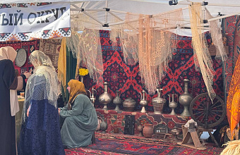 Национальные подворья развернули на Аллее героев-медиков в Махачкале