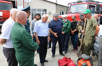 Готовность экстренных служб к пожароопасному периоду проверили в Казбековском районе