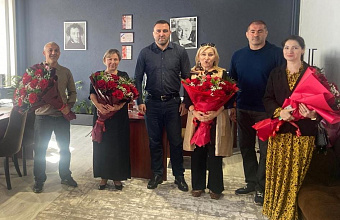 Депутат Имран Аваев поздравил своего учителя с профессиональным праздником