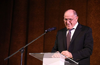 В Русском театре проходит праздничный концерт, посвященный Международному женскому дню