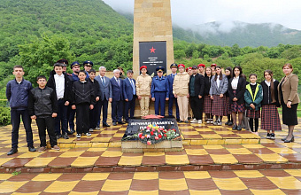 Магомед Курбанов и Виктор Эпп почтили память погибших участников Великой Отечественной войны и СВО