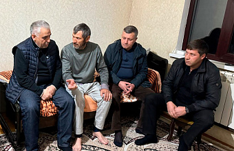 Глава Цунтинского района встретился с семьей погорельцев села Хутрах