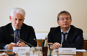 Помощник премьер-министра России Муслим Хучиев провел совещание по исполнению поручений в Дагестане