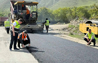 В Дагестане ремонтируют дорогу, связывающую четыре района с федеральной трассой