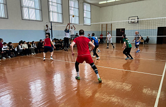 Волейбольный турнир памяти Героя России Зейнудина Батманова прошел в Курахском районе