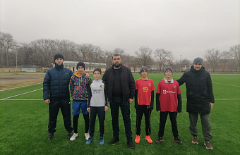 Депутат от «Единой России» в Кизляре оказал содействие в благоустройстве футбольного поля