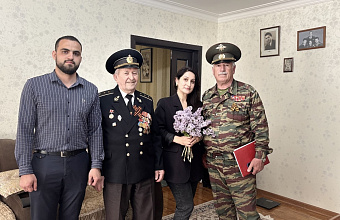 Активисты «Единой России» в Дербенте посетили ветерана тыла в преддверии праздников