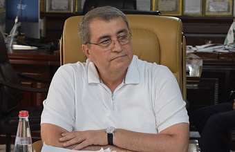 Глава Дербентского района встретился с участником СВО Эльгамом Фаталиевым