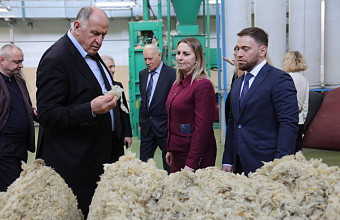 Абдулмуслим Абдулмуслимов посетил крупнейшее в СНГ предприятие по производству чистошерстяных тканей