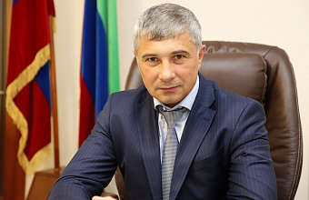 Глава Кизлярского района поздравил жителей с Днем семьи, любви и верности