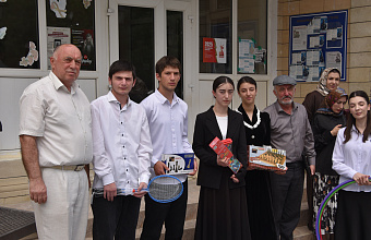 Джамаладин Гасанов передал инвентарь в летние лагеря Акушинского района